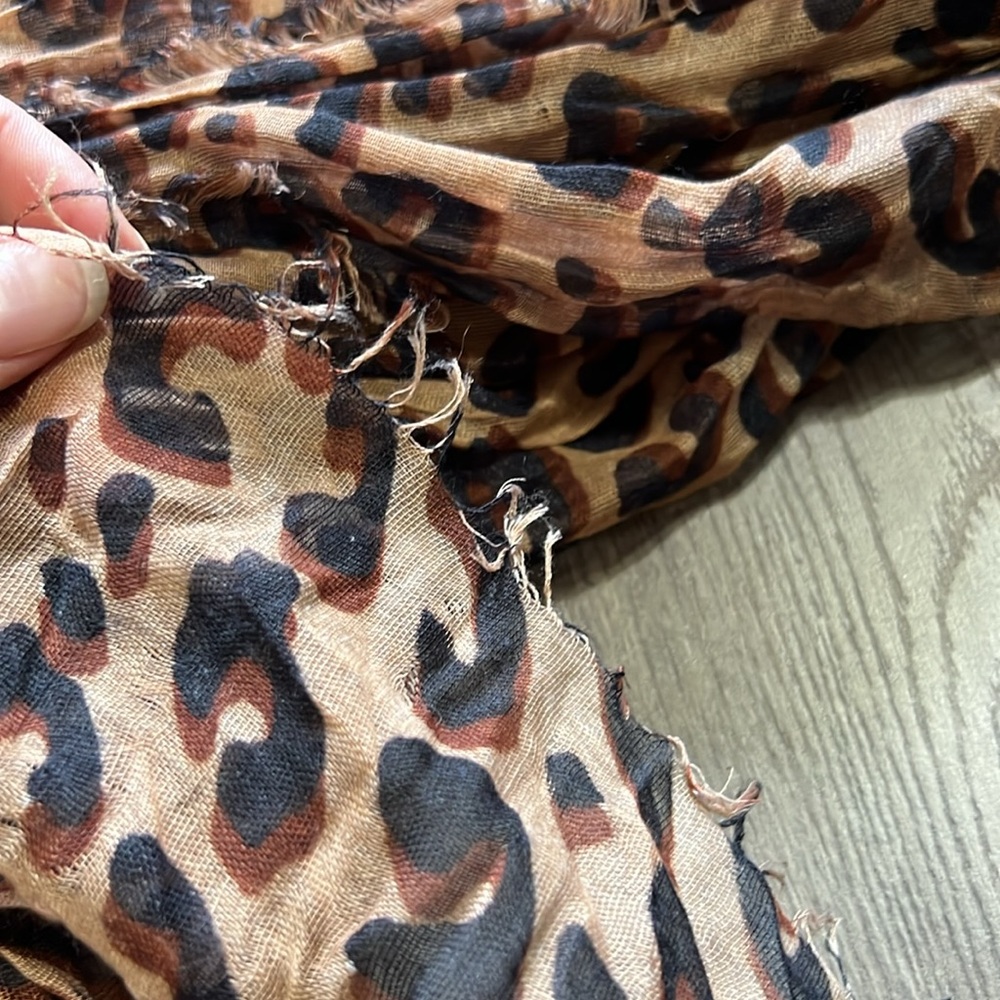 30x68in Lightweight Cheetah Print Scarf/Wrap - Picture 3 of 5
